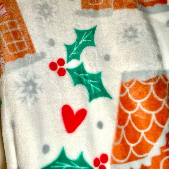 Christmas Gingerbread Candy Houses Ultra Soft Plush Throw Blanket Betsey Johnson - Picture 6 of 9